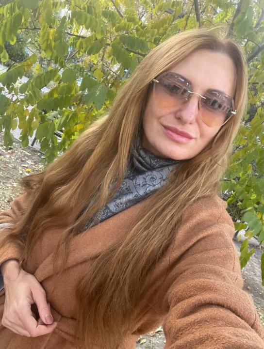Webcam chat profile for Elarose: Ask about my Hobbies