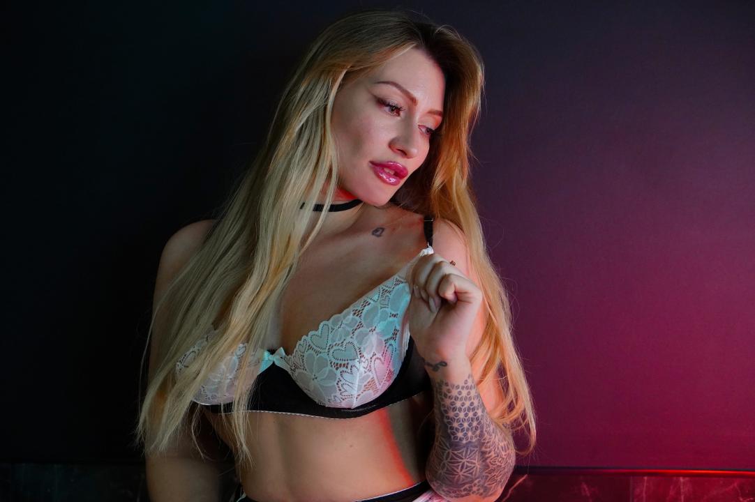 Webcam chat profile for AugustineMagnet: Exhibition