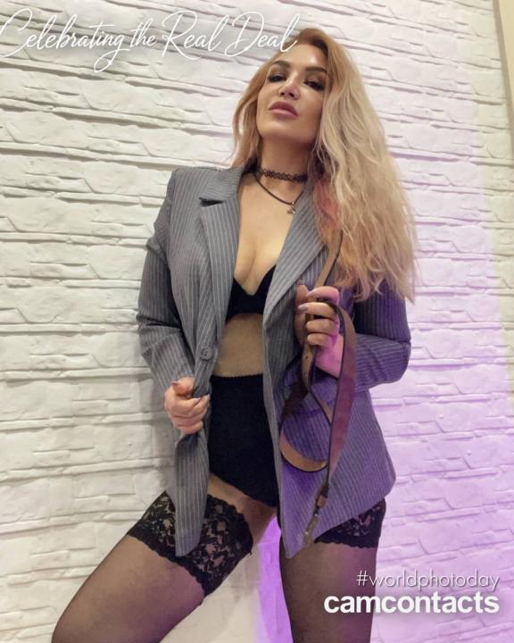 Webcam chat profile for MissRosaline: Legs, feet & shoes