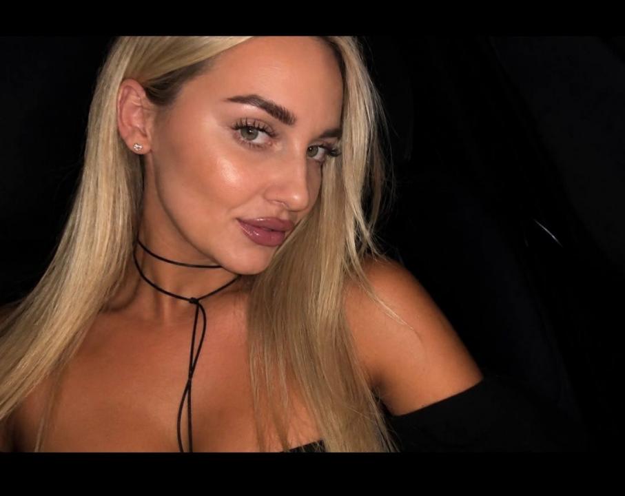 Webcam chat profile for Aylin9999: Outfits
