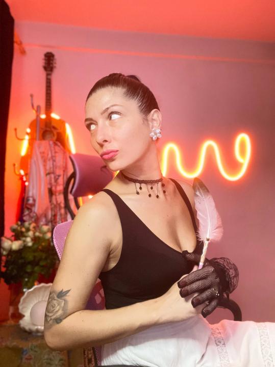 Webcam chat profile for LiLinaa: Outfits