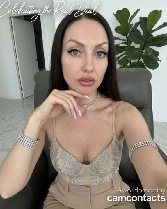 Webcam chat profile for Ivorisse: Leather