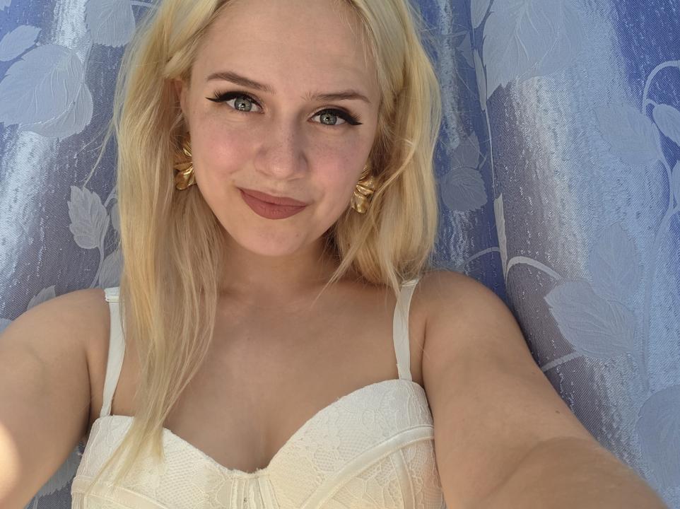 Webcam chat profile for Sloanne: Ask about my Hobbies