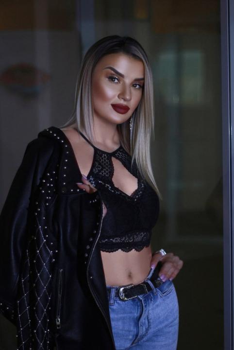 Webcam chat profile for ShineBrightAw