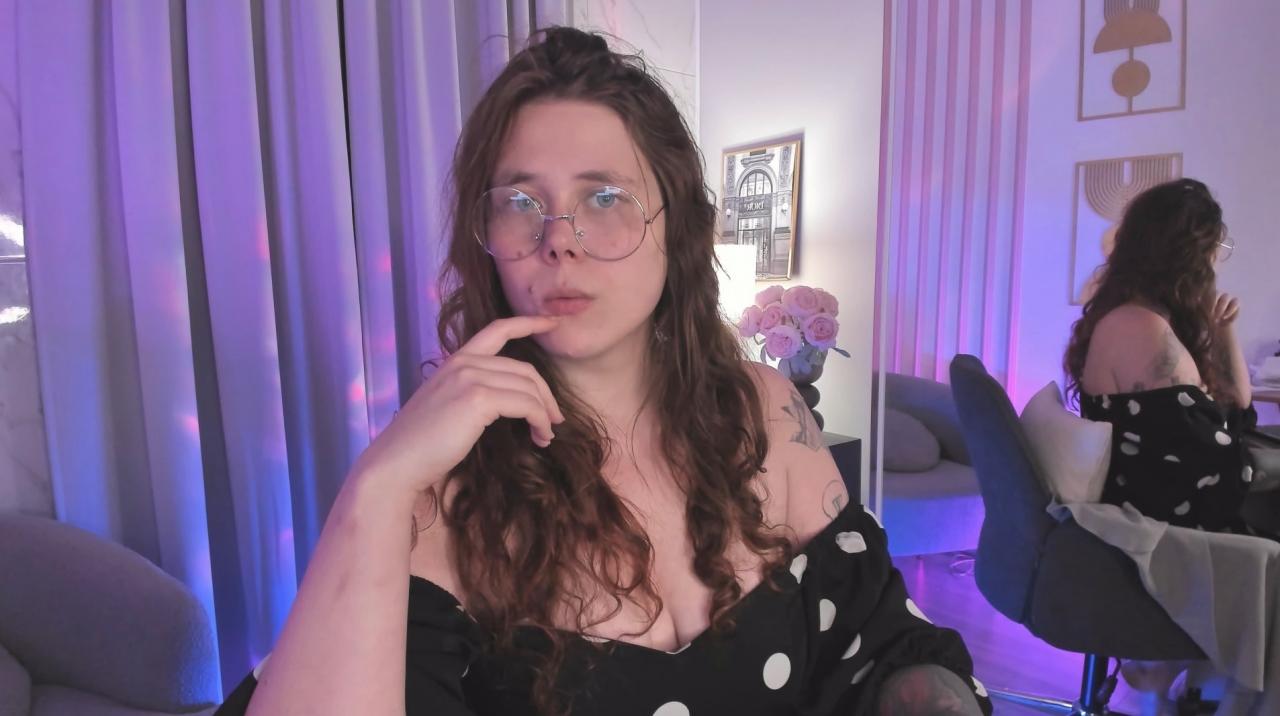 Webcam chat profile for SophiePure: Bondage & discipline