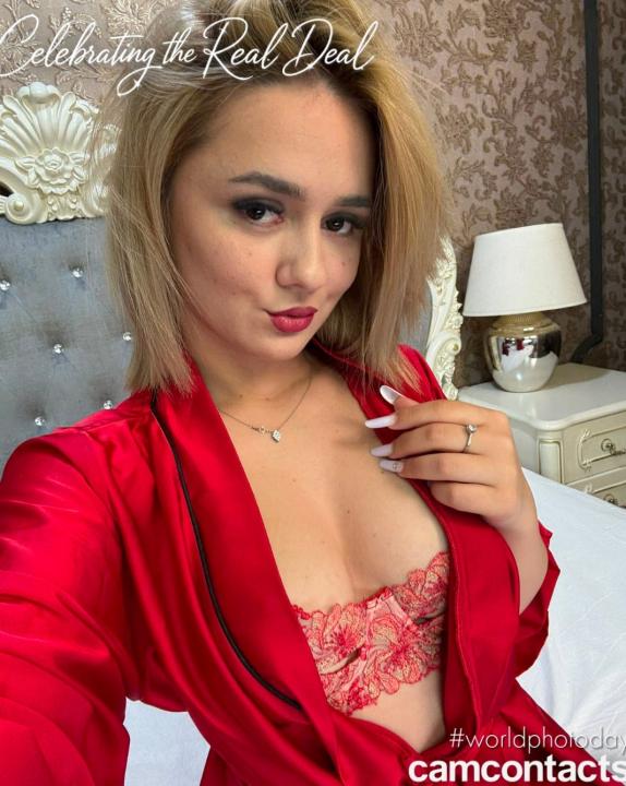 Webcam chat profile for IvyQuin: Kissing