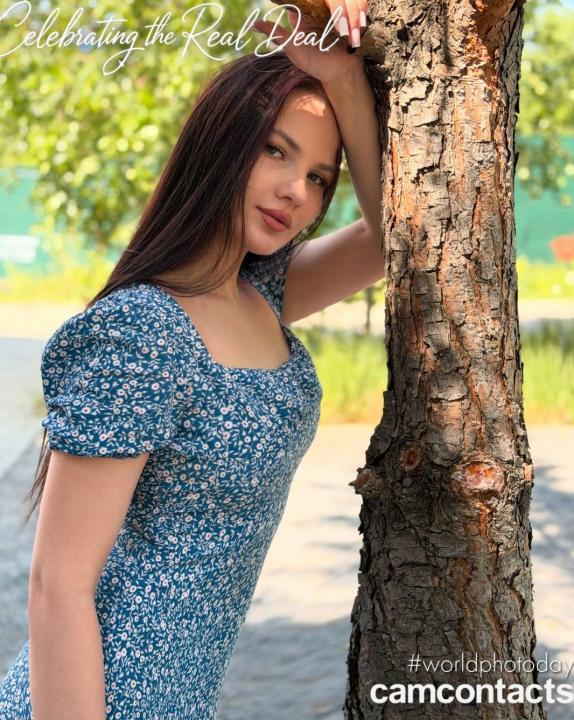 Webcam chat profile for MilanaBeautty: Legs, feet & shoes