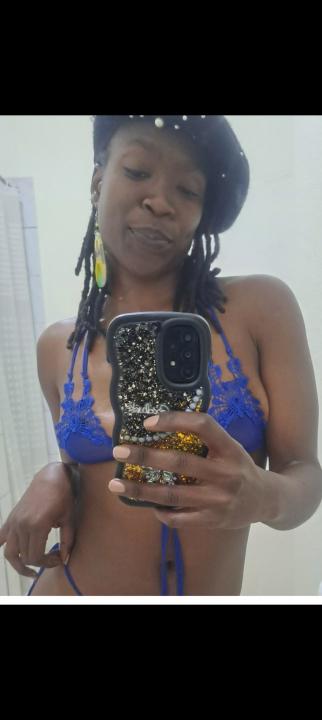 Webcam chat profile for IrieItesQueen: Kissing