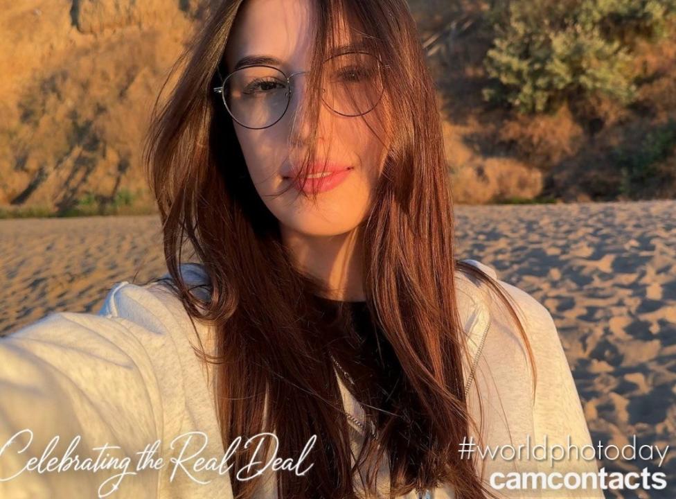 Webcam chat profile for Kaira: Ask about my Hobbies