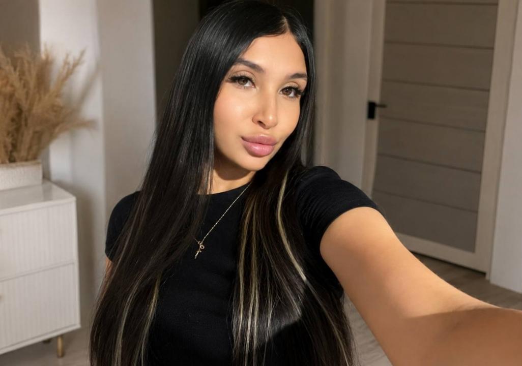 Webcam chat profile for MikaLyn: Ask about my Hobbies