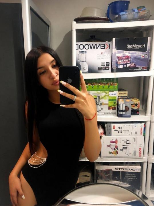Webcam chat profile for MikaLyn: Ask about my Hobbies