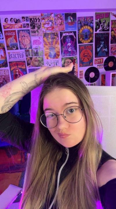 Webcam chat profile for Avena