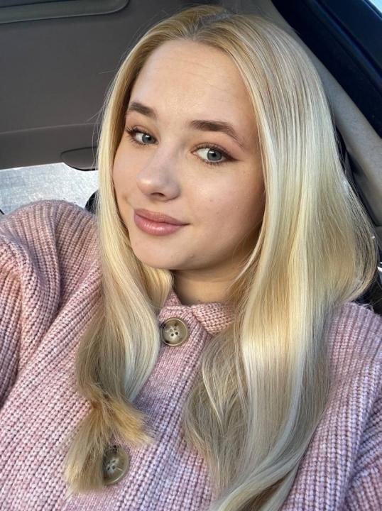 Webcam chat profile for SelenaMay: Ask about my Hobbies