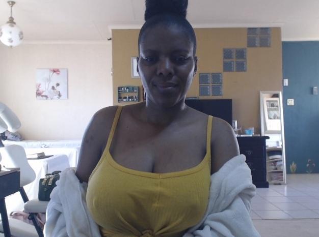 Webcam chat profile for Lolalitious: Legs, feet & shoes