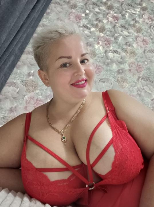 Webcam chat profile for PrincessHoney: Legs, feet & shoes