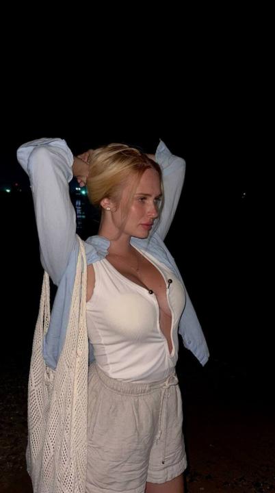 Webcam chat profile for MissLunar: Dancing