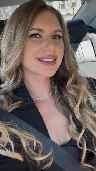 Webcam chat profile for SweetGirlsy: Outfits