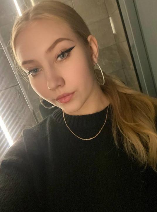 Webcam chat profile for MiraSi: Dancing