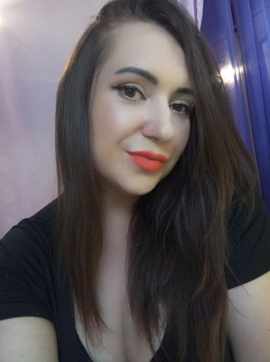 Webcam chat profile for Luvvia: Ask about my Hobbies