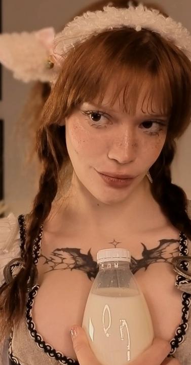 Webcam chat profile for SweetMell: Leather