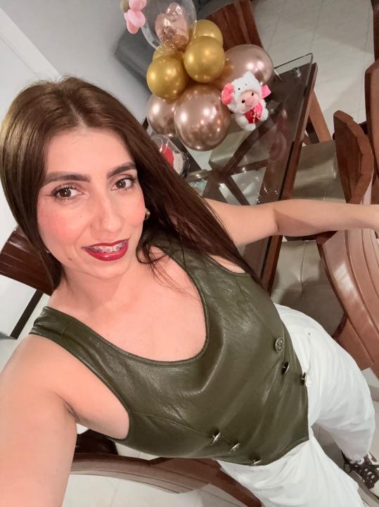 Webcam chat profile for JulianaPretty: Legs, feet & shoes