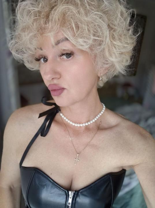 Webcam chat profile for Lisicka27: Exercise