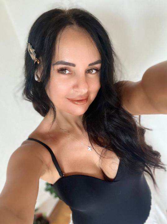 Webcam chat profile for SweetTemptress7: Ask about my other interests