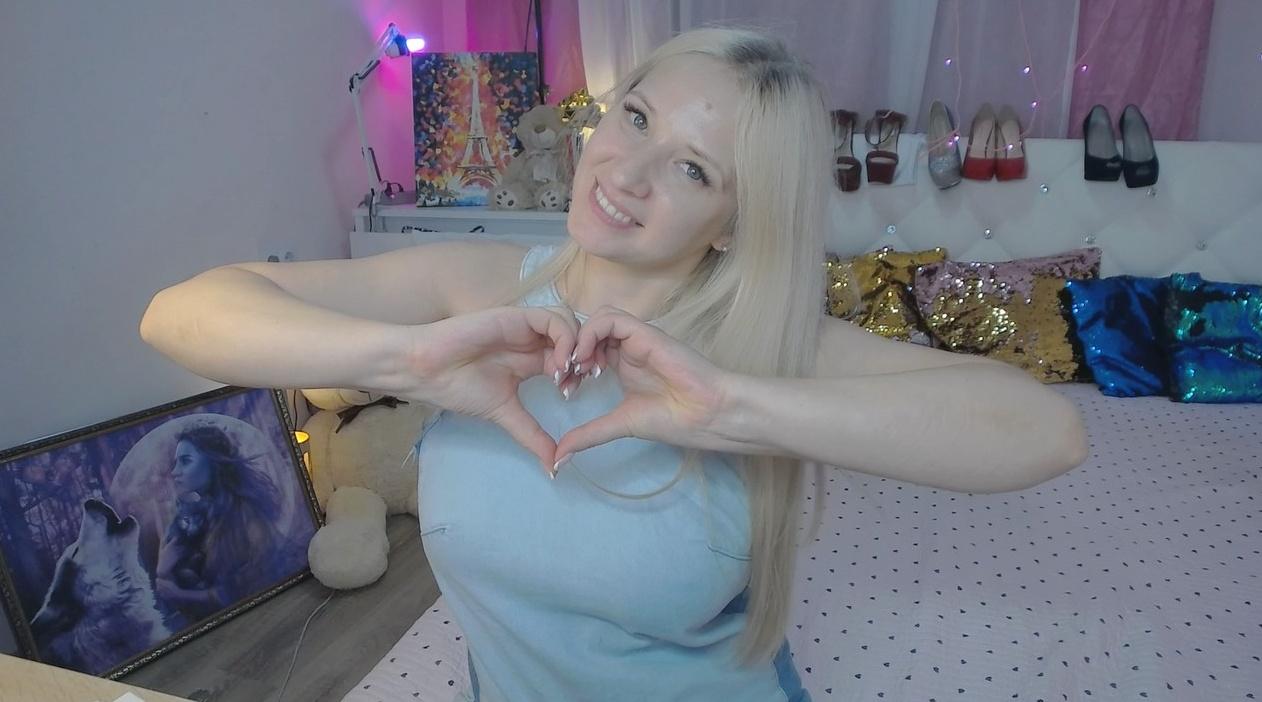 Webcam chat profile for EmillyMiller: Kissing