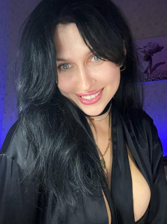 Webcam chat profile for 212MissAurora: Strip-tease