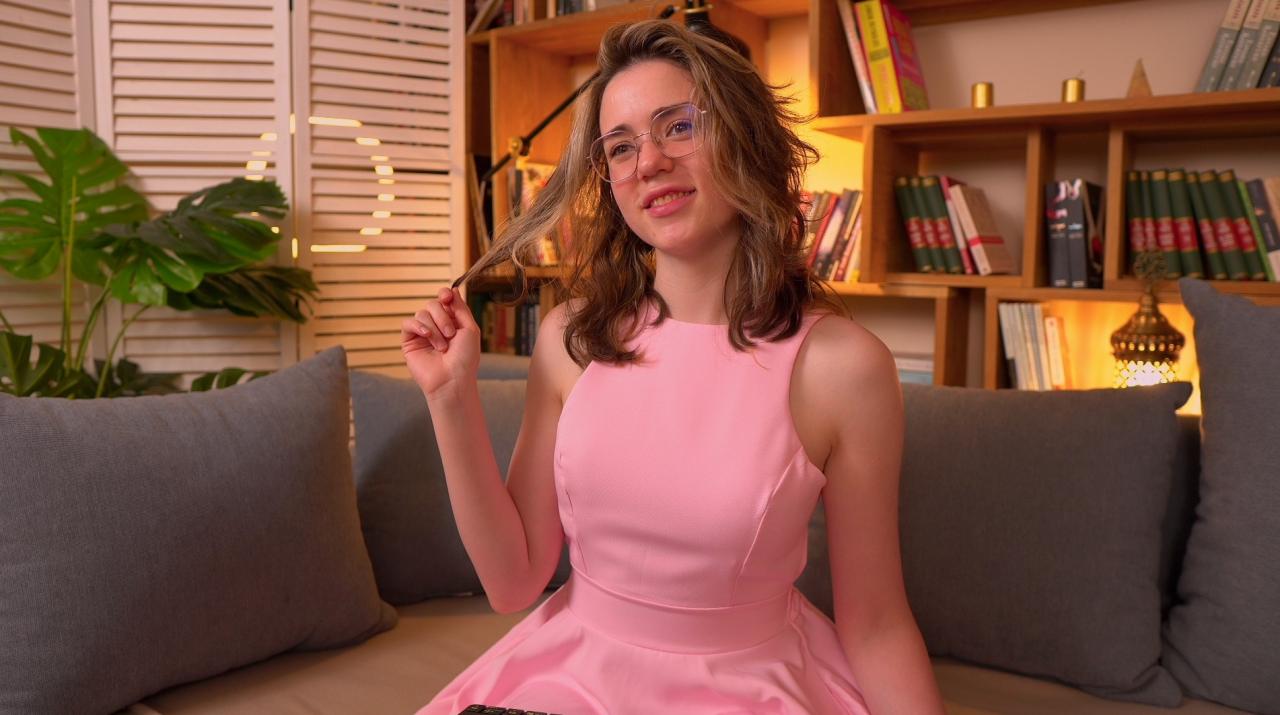 Webcam chat profile for SunnyTeaze: Kissing