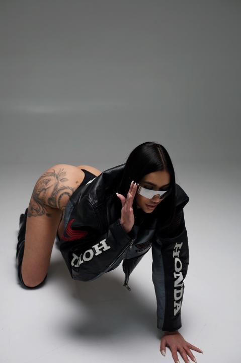 Webcam chat profile for BellaFitt: Outfits