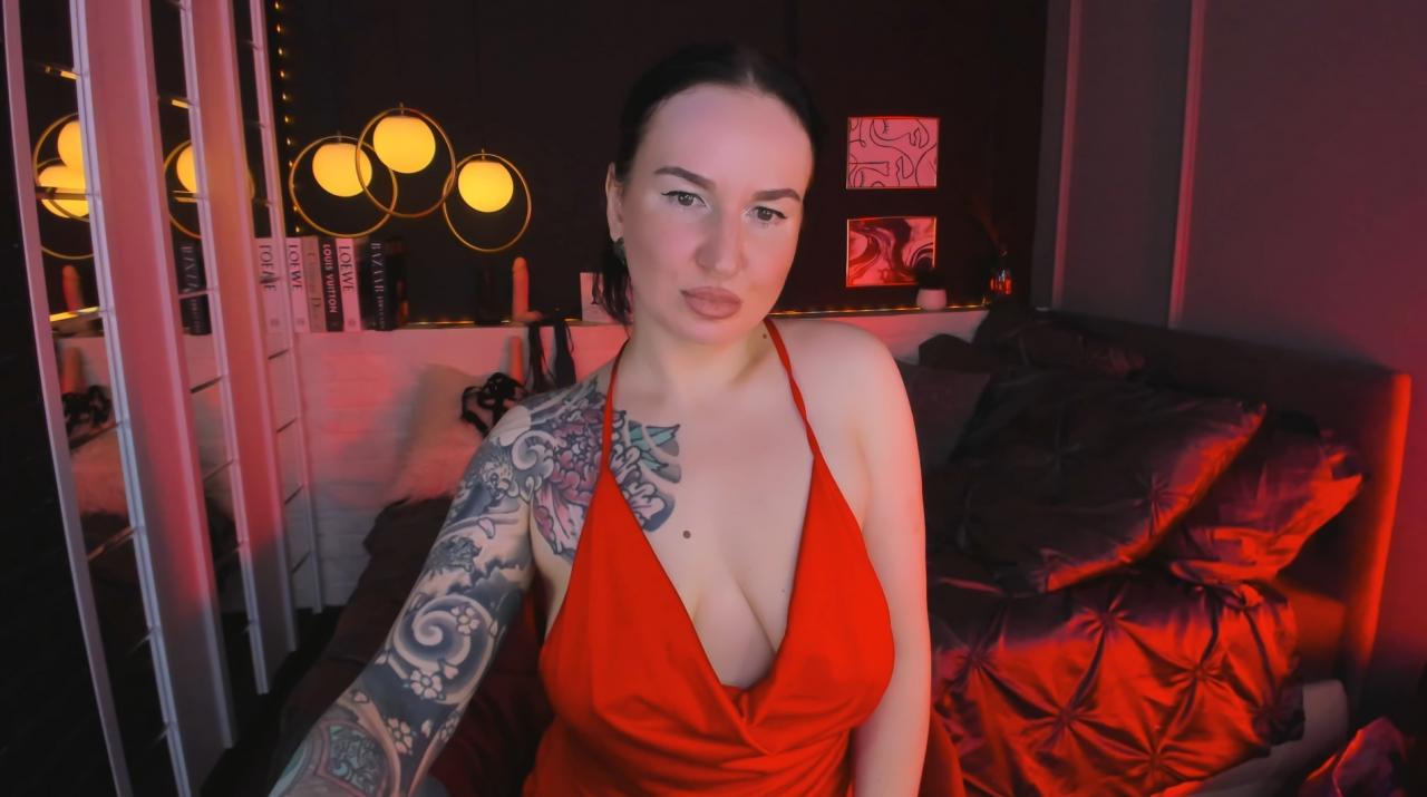 Webcam chat profile for LisaSin: Kissing