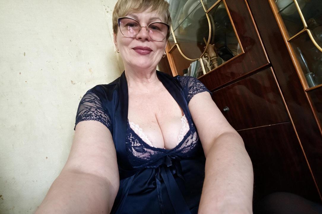 Webcam chat profile for SofiaLayers: Nails