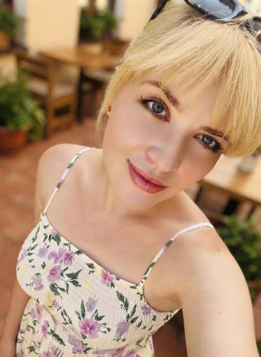 Webcam chat profile for MissFlame: Ask about my Hobbies