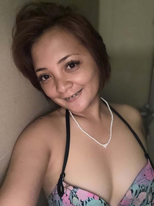 Webcam chat profile for yvonne: Nails