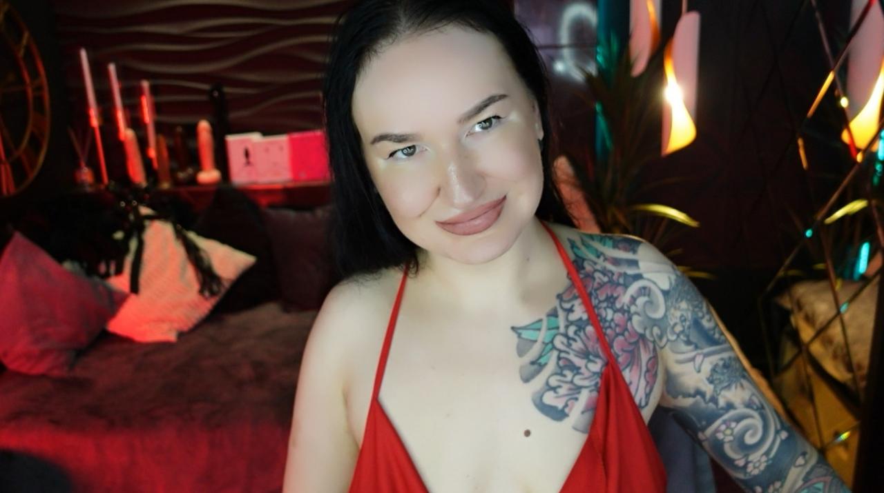 Webcam chat profile for LisaSin: Kissing