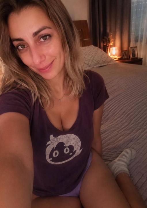 Webcam chat profile for LadyEnigma: Ask about my Hobbies