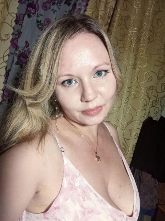 Webcam chat profile for Qerlune