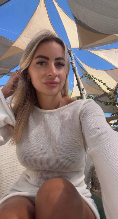 Webcam chat profile for SienaGlow: Ask about my Hobbies