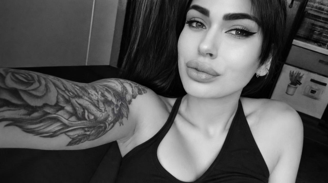 Webcam chat profile for Lunadarkkk98: Freckles