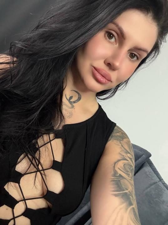 Webcam chat profile for PolliNata: Kissing