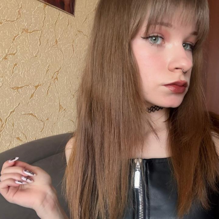 Webcam chat profile for Softkittyy: Legs, feet & shoes