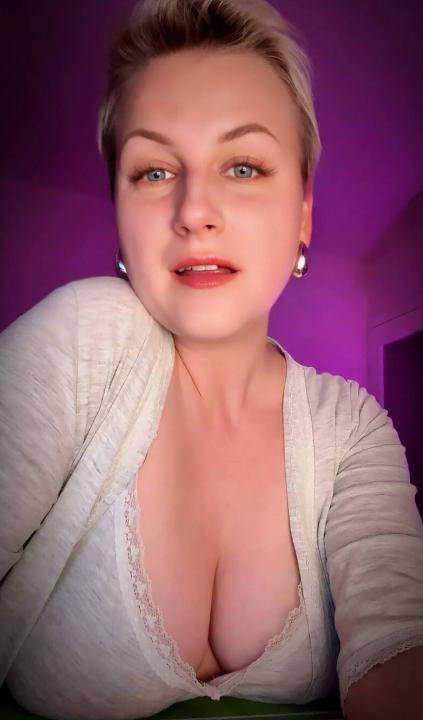 Webcam chat profile for YoutanPoluo