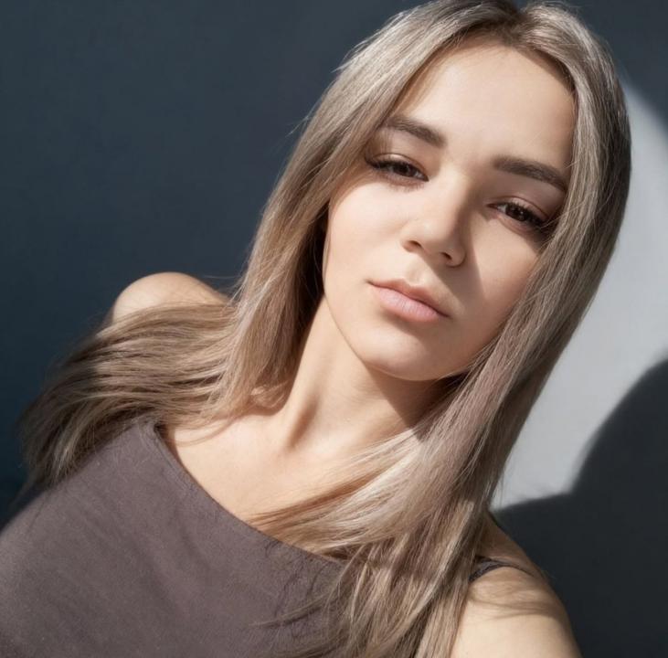 Webcam chat profile for Nensi: Outfits