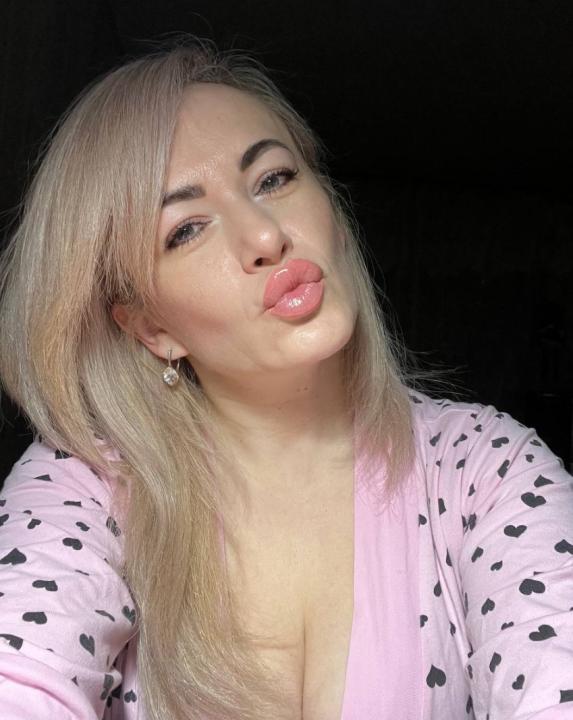 Webcam chat profile for KaroLina111: Ask about my Hobbies