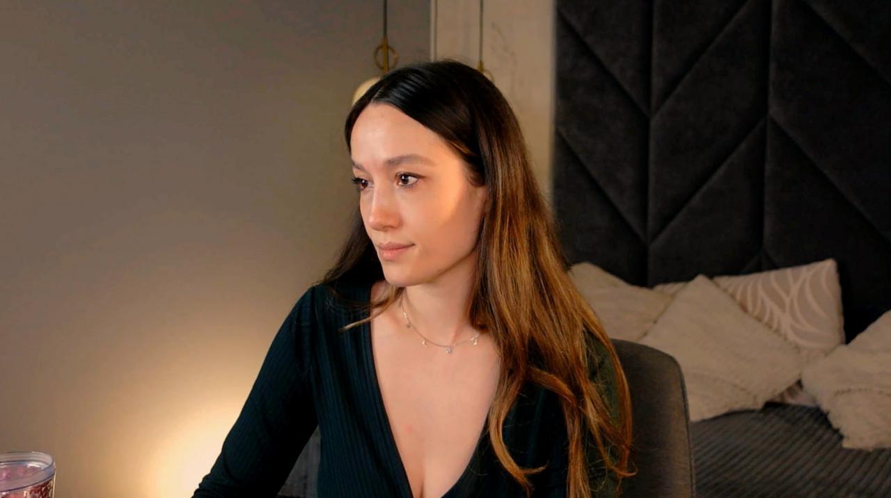 Webcam chat profile for AgnesGoddes: Legs, feet & shoes