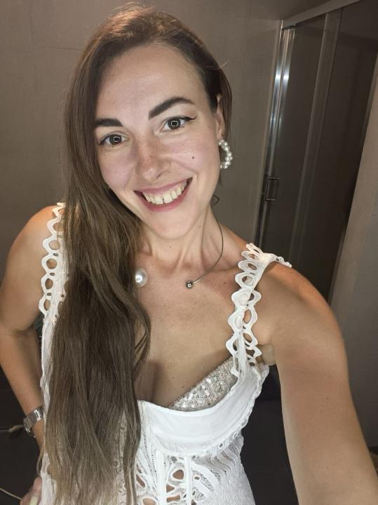 Webcam chat profile for VivienMuse: Outfits