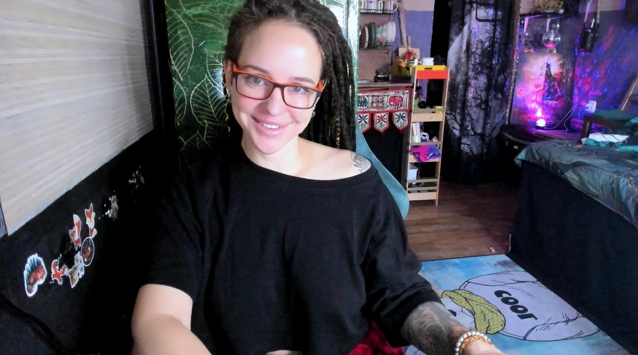Webcam chat profile for LisaFoxy: Legs, feet & shoes
