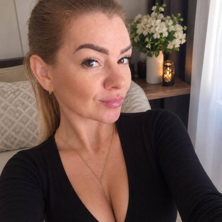 Webcam chat profile for EmiliaLynn: Ask about my Hobbies
