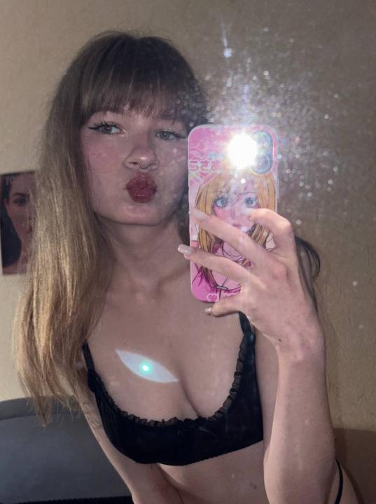 Webcam chat profile for Softkittyy: Outfits